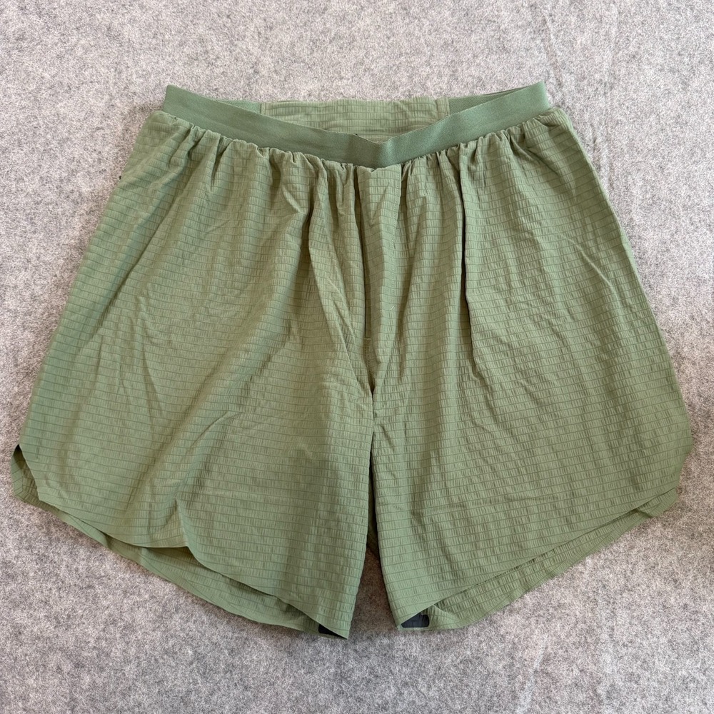 Lululemon Athletica Rainforest Green Twill Surge 6" Shorts Men's Size Small
